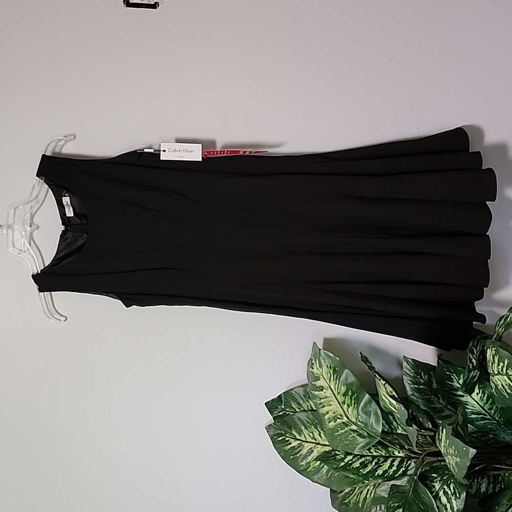 Black sleeveless dress